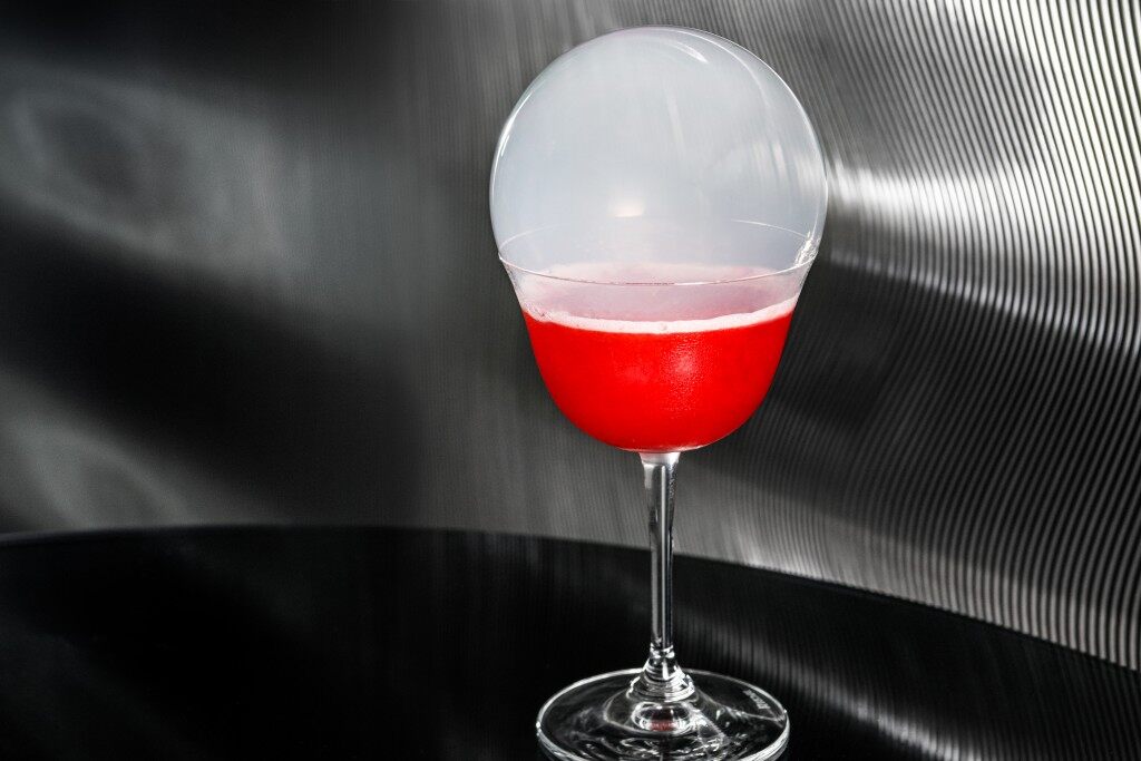 酒吧推介｜20間香港Happy Hour飲酒好去處：70年代華麗復古風、發光波波池