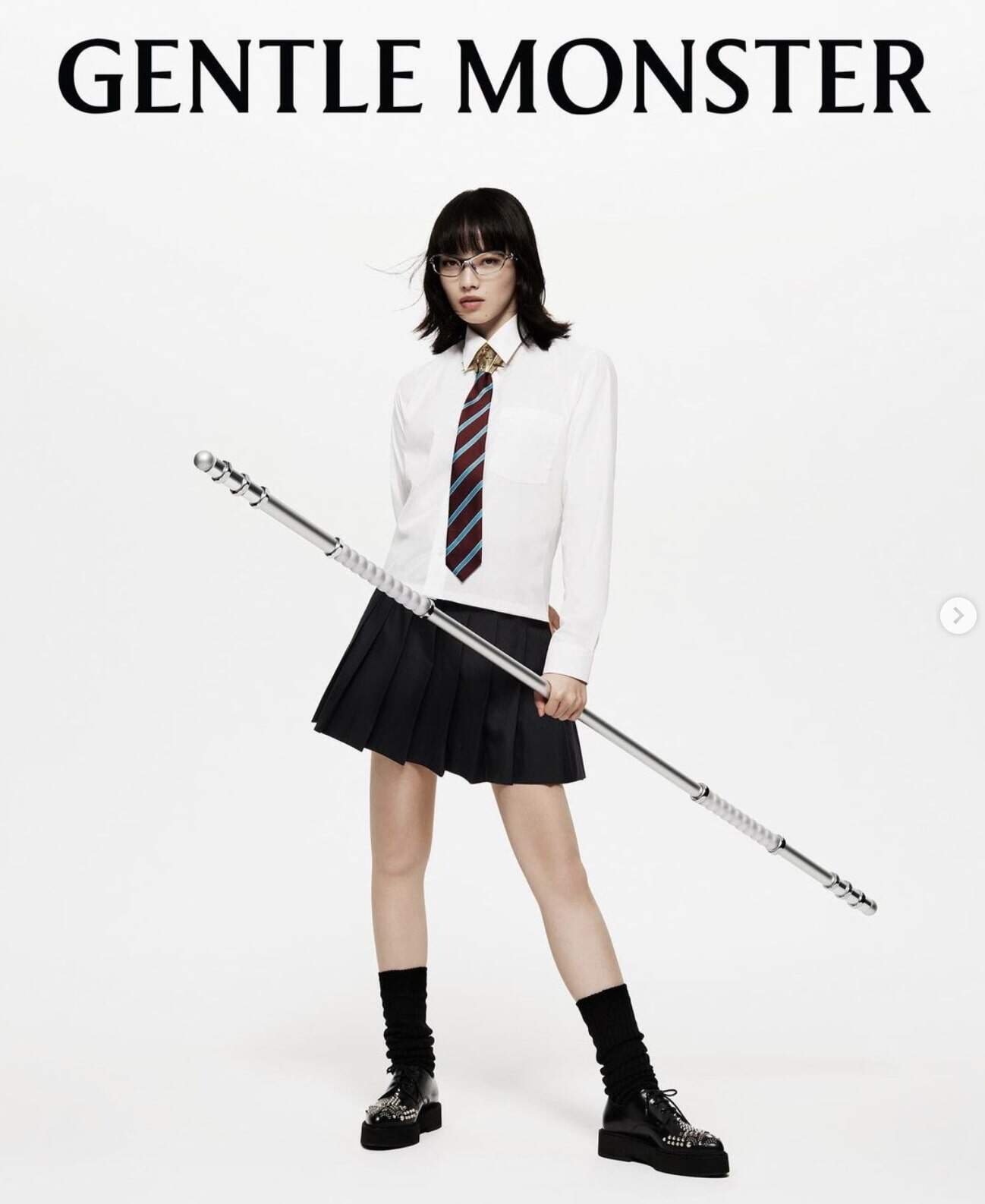 Geek Chic是甚麼?2024年最流行的「書呆子」穿搭!6大Geek Chic風穿搭重點👓 Geek Chic是甚麼?2024年最流行的「書呆子」穿搭!6大Geek Chic風穿搭重點👓