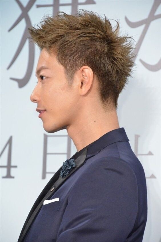 男士髮型｜10大範本推薦：清爽Buzz Cut、霸氣Slicked Back、不羈丸子頭，易整理男神味倍增