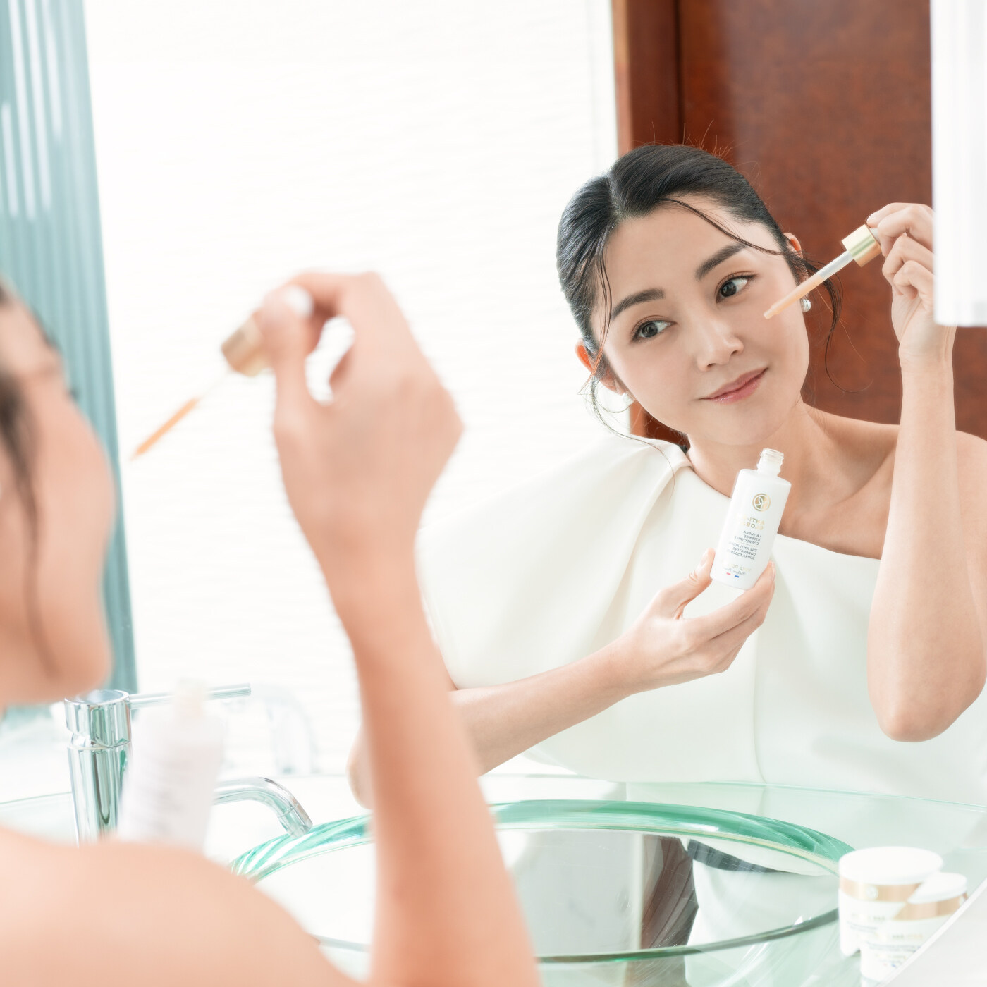 「女神」衛詩雅出任 Yves Rocher 皇牌系列形象大使!品牌首推全新「1夜煥顏霜」花萃幹細胞再生全效面膜霜、讓顏值再創巔峰! 「女神」衛詩雅出任 Yves Rocher 皇牌系列形象大使!品牌首推全新「1夜煥顏霜」花萃幹細胞再生全效面膜霜、讓顏值再創巔峰!