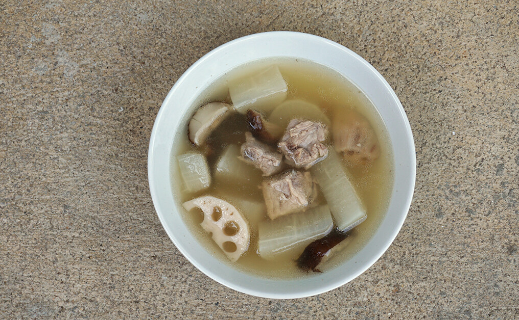 蓮藕湯食譜推介：蓮藕冬菇雞湯・增強免疫力