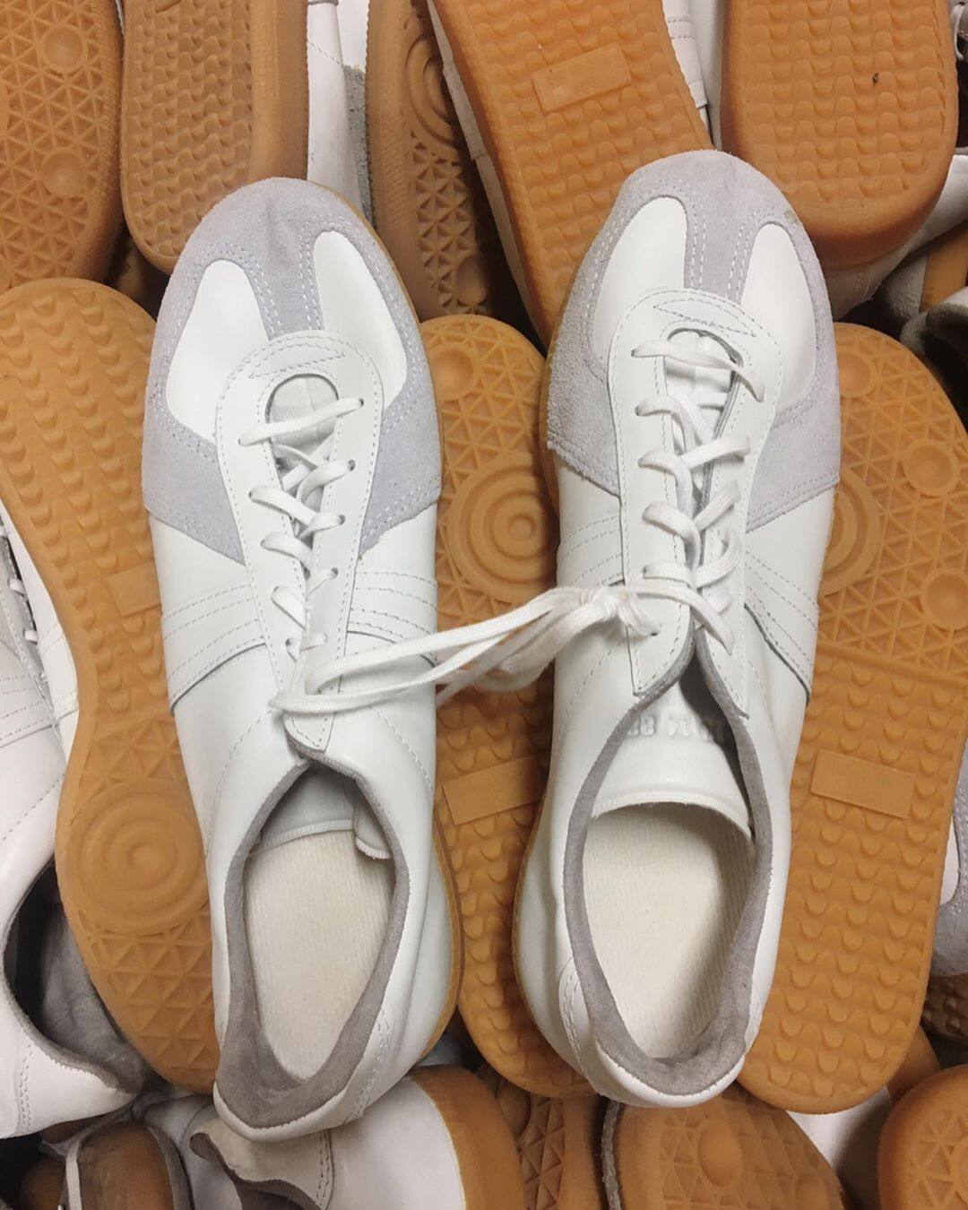 波鞋推介 2023|女生必備經典鞋款 6 選,Adidas Samba、Nike Dunk Low、Margiela Replica波鞋這樣穿造型提案 波鞋推介 2023|女生必備經典鞋款 6 選,Adidas Samba、Nike Dunk Low、Margiela Replica波鞋這樣穿造型提案