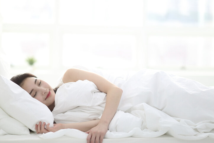 睡姿錯誤會傷身！3大常見睡眠姿態比較：正躺/側躺/趴睡哪個更傷身？