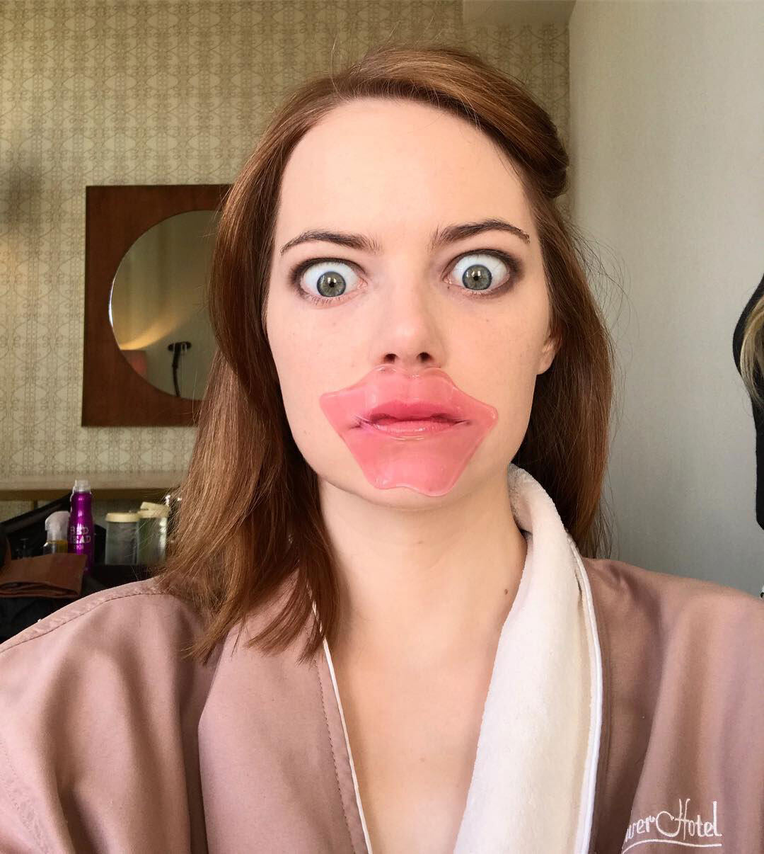 奧斯卡2024《可憐的東西》大熱|百變影后Emma Stone的6大平民護膚法 愛用保養品超貼地! 奧斯卡2024《可憐的東西》大熱|百變影后Emma Stone的6大平民護膚法 愛用保養品超貼地!
