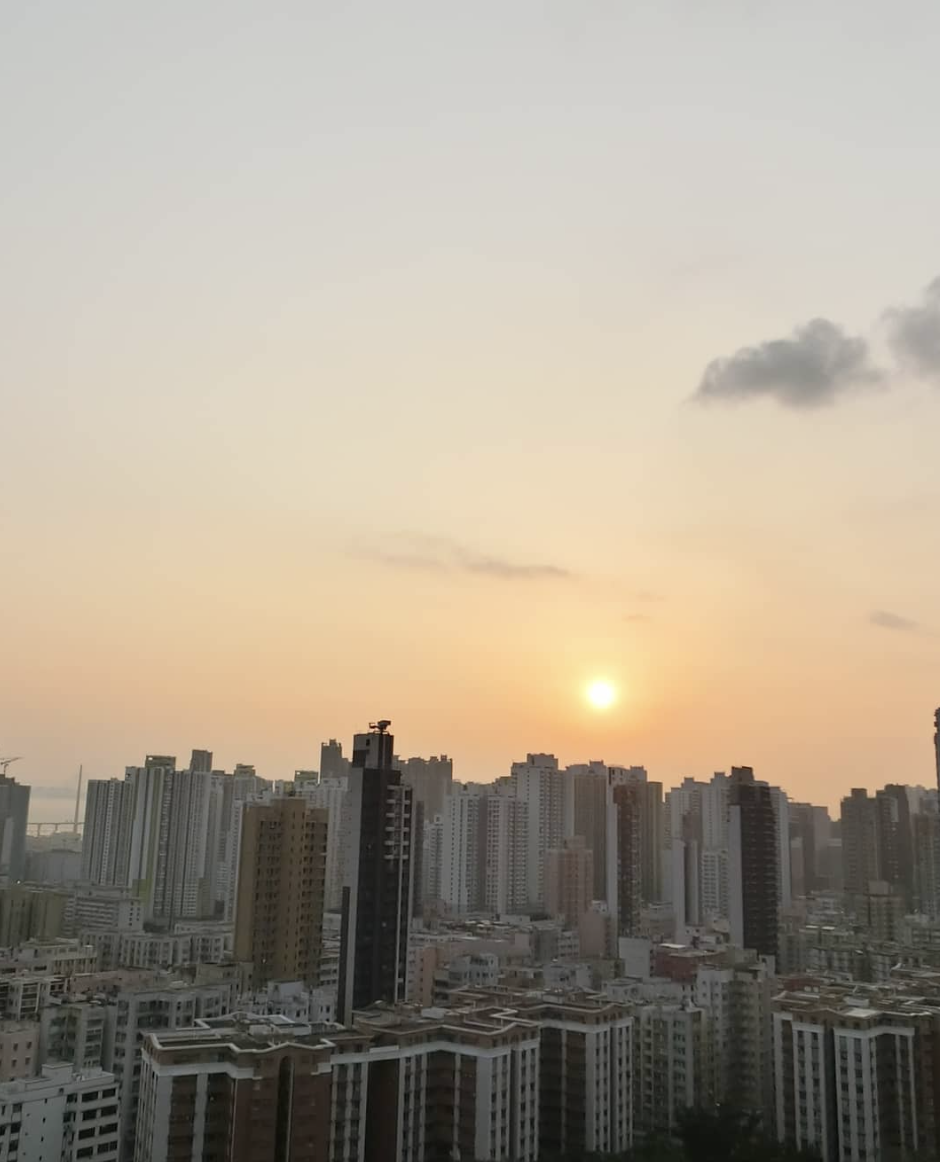 睇日落最佳景點竟然在鬧市天橋！10+香港日落好去處推介：隱世校園、大澳漁村