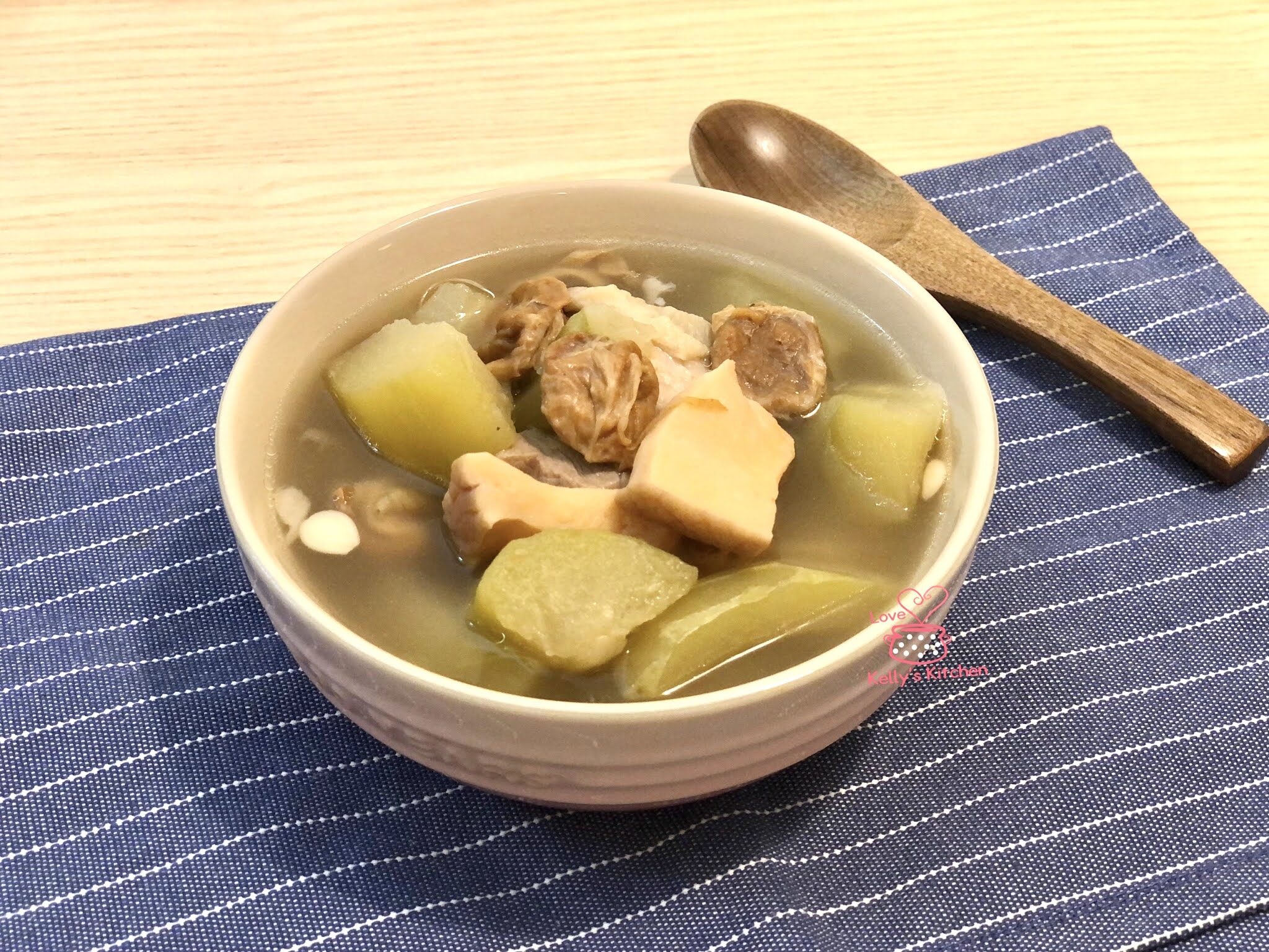 日月魚湯明目防眼乾！10款食譜推薦：初冬滋補湯水最佳搭配蟲草花姬松茸