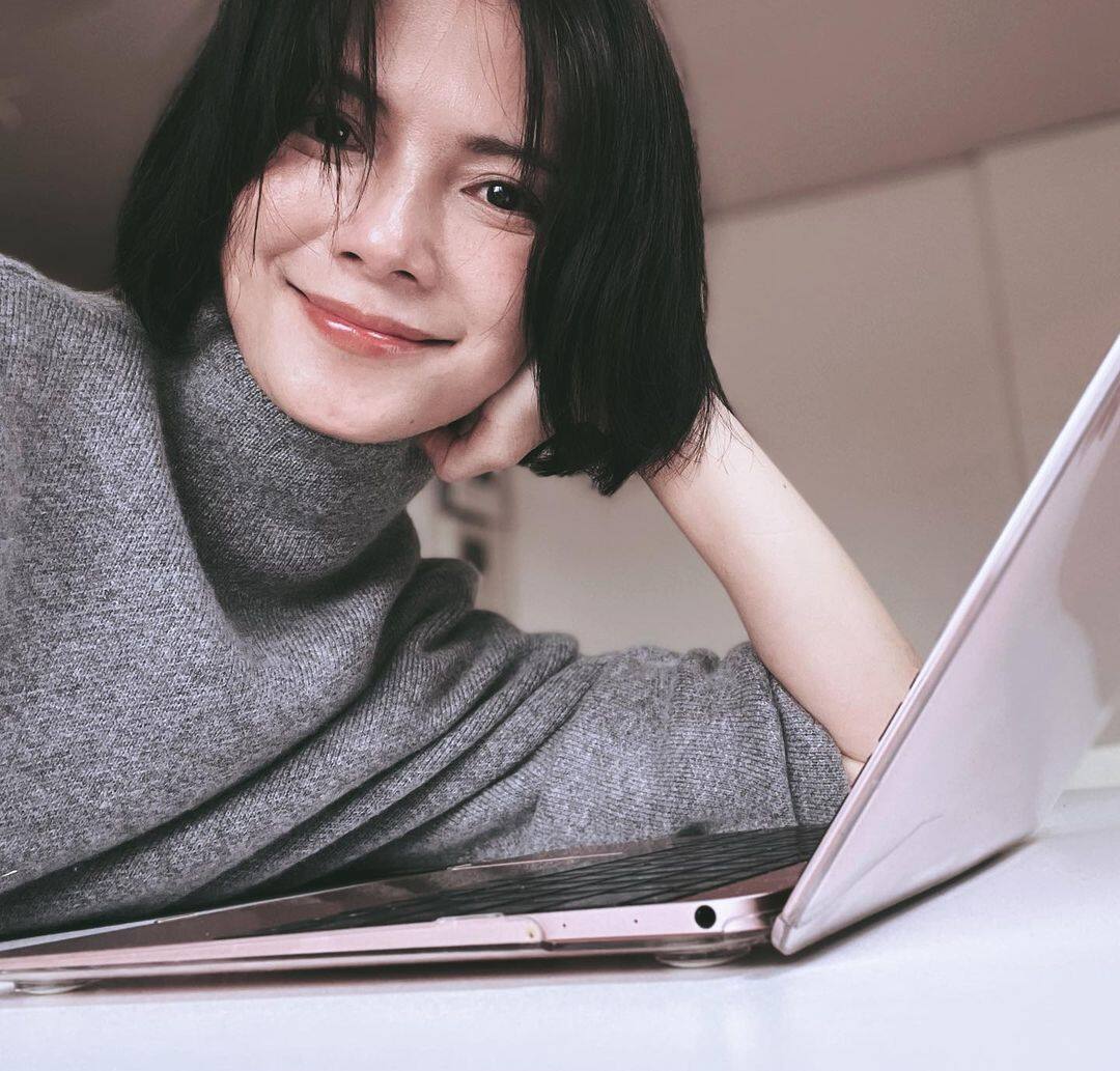 李心潔拍紀錄片曝光兒時照！5大凍齡秘訣從「鬼后」到人母仍維持盛世美顏，素顏如少女