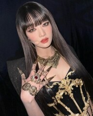 泰國新星強攻國際 ！ Lisa@BLACKPINK 、Bright成人氣時裝品牌寵兒  8個你必需認識跟蹤的泰星IG