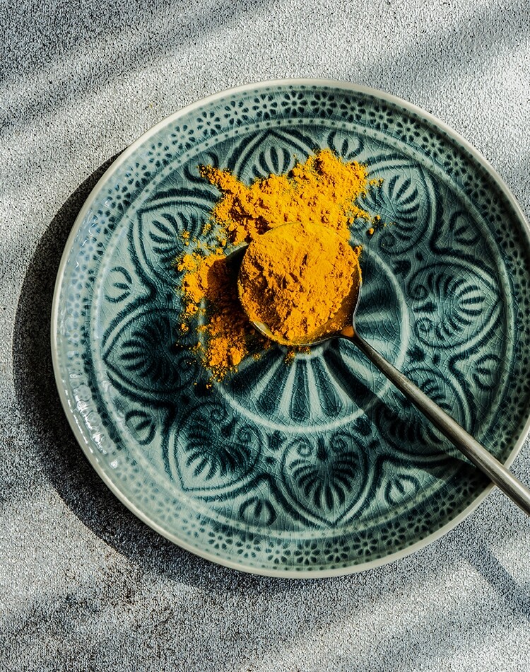 薑黃素功效與禁忌|拆解6大好處、副作用、每日攝取量+膠囊推薦 薑黃素功效與禁忌|拆解6大好處、副作用、每日攝取量+膠囊推薦