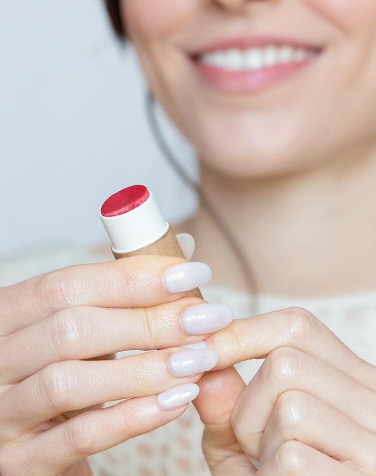 有色潤唇膏推薦15款｜護唇同時打造紅潤血色感｜素顏也能用的自然色調