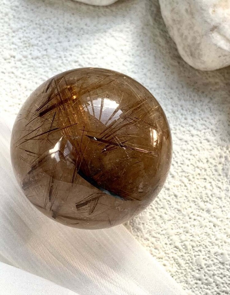 銅髮晶|象徵權貴、同時可以招財辟邪!一文看清銅髮晶功效+配戴宜忌 銅髮晶|象徵權貴、同時可以招財辟邪!一文看清銅髮晶功效+配戴宜忌