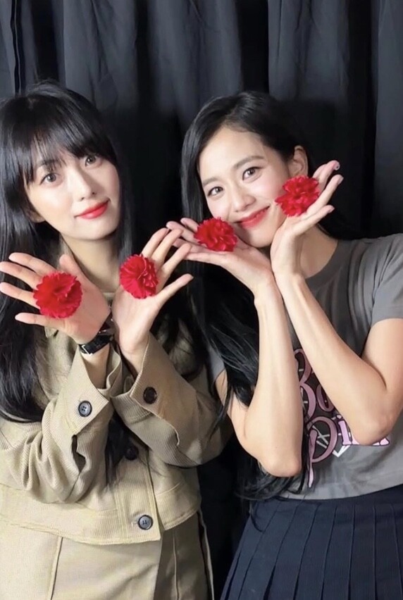 Jisoo姐姐正式出道！金智允IG起底姊妹合照 35歲兩子之母10月出演真人騷《Super Seller》