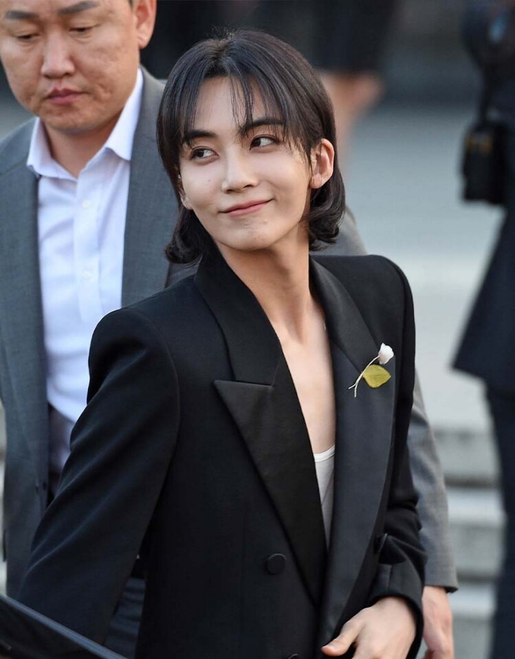 淨漢入伍了!Seventeen二哥成入伍第一人 比女生更美的「天使淨漢」私下男友感十足💕 淨漢入伍了!Seventeen二哥成入伍第一人 比女生更美的「天使淨漢」私下男友感十足💕