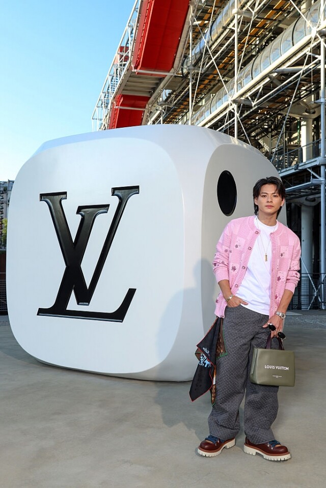 新一代LV寵兒!解構日本新生代男神平野紫耀私下的「男友系穿搭」💜 新一代LV寵兒!解構日本新生代男神平野紫耀私下的「男友系穿搭」💜