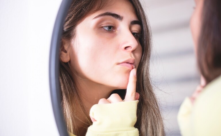 5大錯誤唇瘡偏方❌ 飲涼茶、搽酒精、敷牙膏去唇瘡究竟有無用? 5大錯誤唇瘡偏方❌ 飲涼茶、搽酒精、敷牙膏去唇瘡究竟有無用?