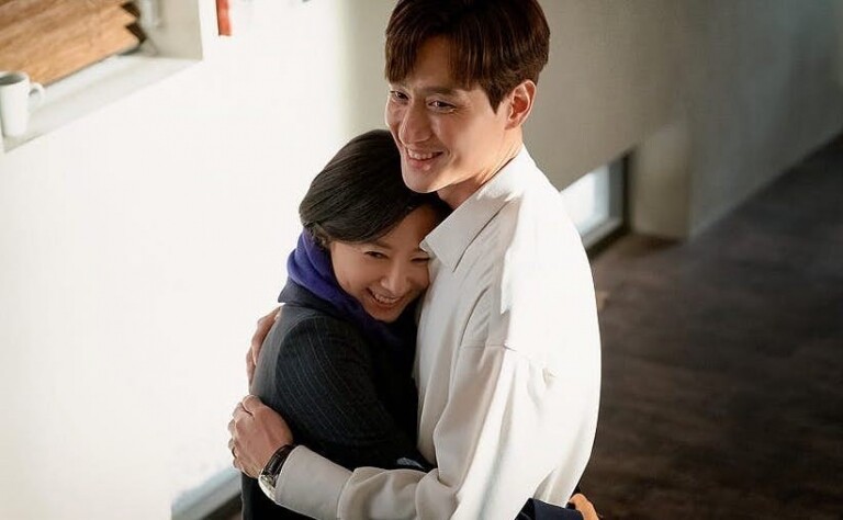 《夫妻的世界》出軌朴海俊現實是愛妻人夫?「賤男」演技嚇窒金喜愛 低調寵妻17年 《夫妻的世界》出軌朴海俊現實是愛妻人夫?「賤男」演技嚇窒金喜愛 低調寵妻17年
