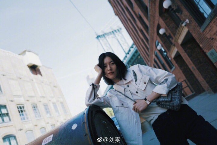 「大表姐」劉雯台上光芒四射, 但原來她的私穿搭更好看! 「大表姐」劉雯台上光芒四射, 但原來她的私穿搭更好看!