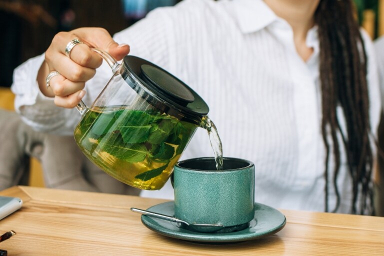 綠茶功效｜綠茶與抹茶有何不同？喝綠茶的好處＋6款綠茶粉推薦