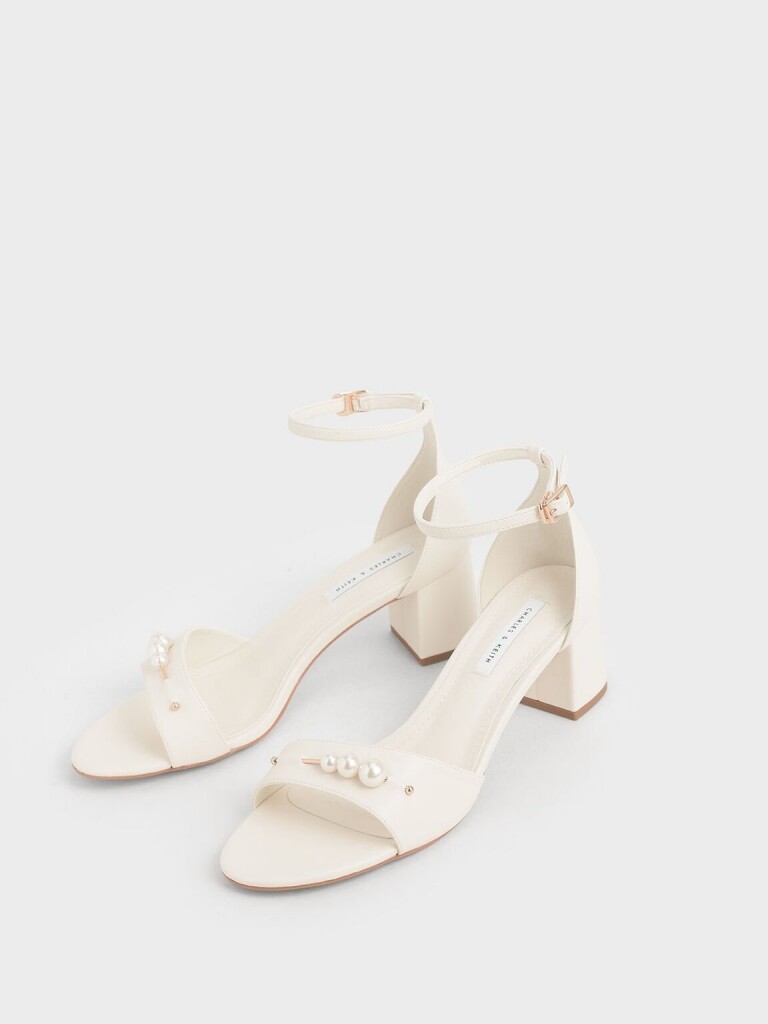 Charles & Keith 珍珠繞踝涼鞋 $369
