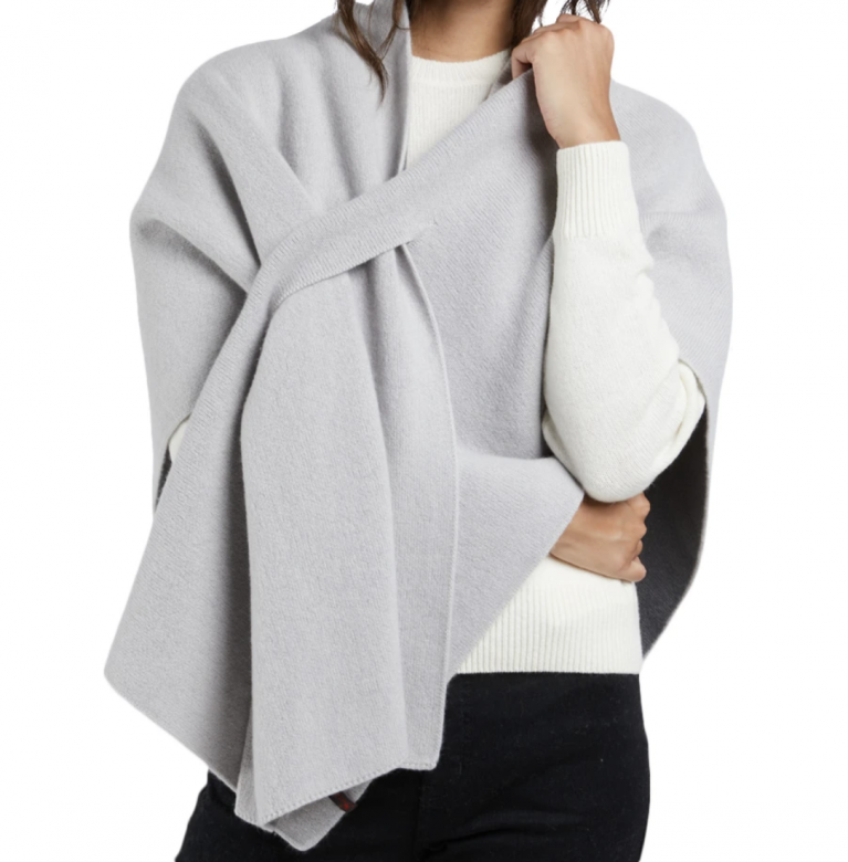 FIRENZE Made By CURLING COLLECTION $4,242 Cashmere Light Grey Poncho FIRENZE Made By CURLING COLLECTION $4,242 Cashmere Light Grey Poncho