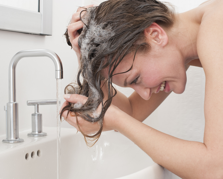 暗瘡成因5. 頭髮產品影響了皮膚