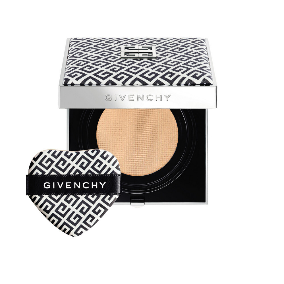 GIVENCHY 心動限量版 亮麗無瑕恒久氣墊 $585