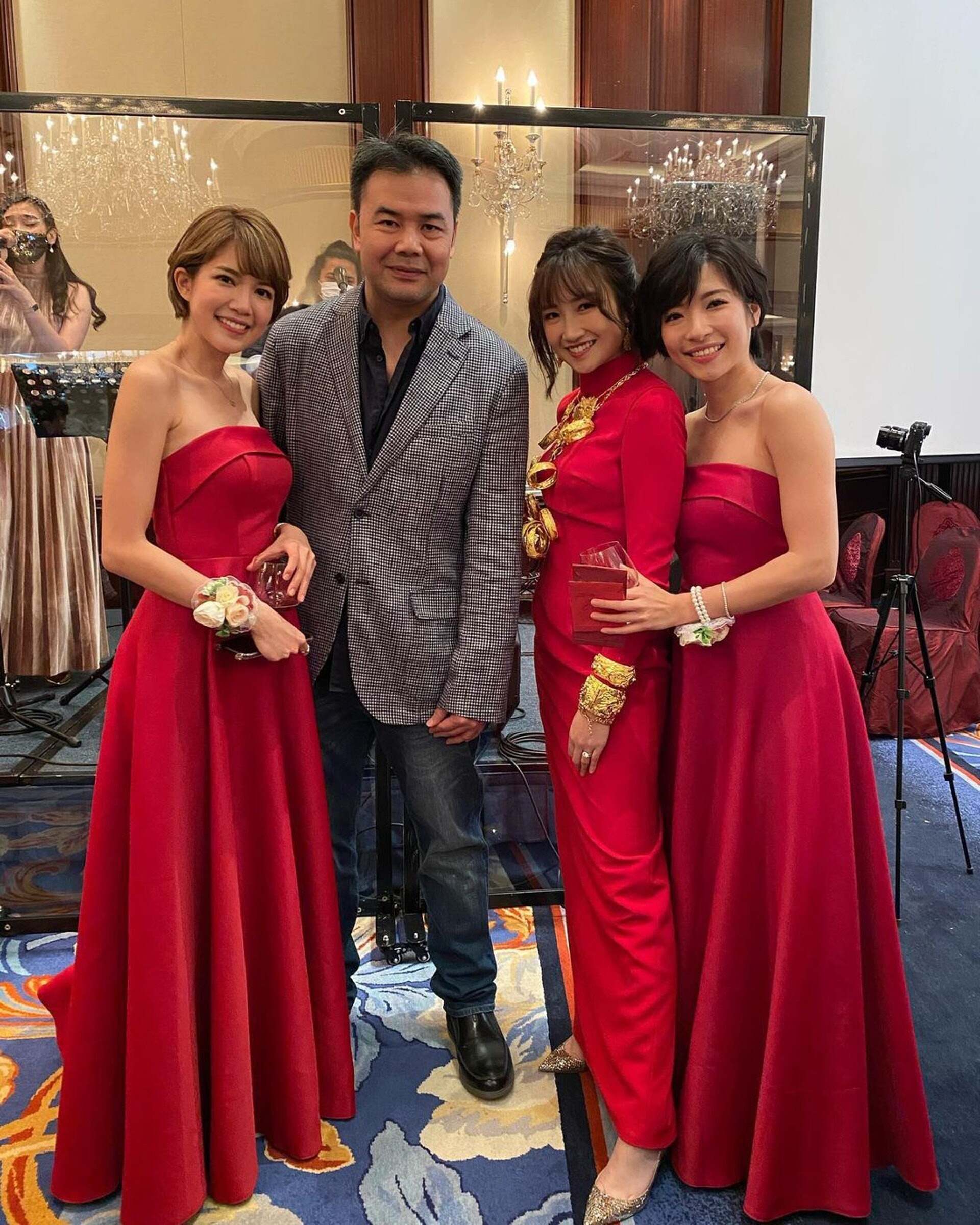 ▲陳苑澄（Tania）結婚當日，有蘇皓兒（Chloe）及陳葦璇做姊妹。