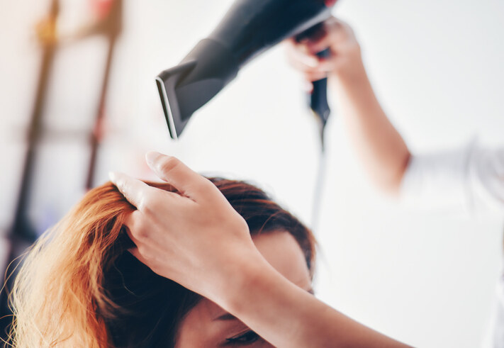 頭髮護理地雷4. 吹頭方法不當使頭髮乾旱