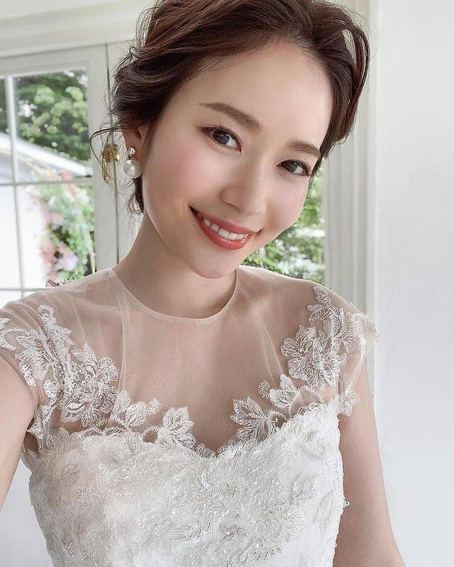 眼妝方面，日系新娘妝不如韓式新娘般有明顯的輪廓