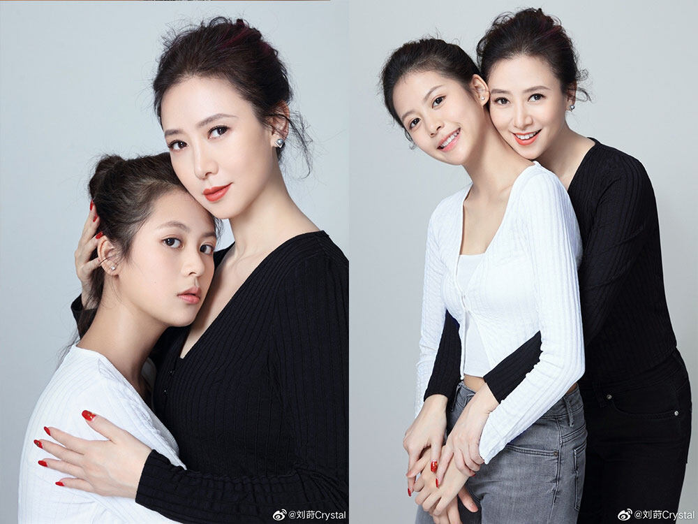翁虹間或在在微博上載兩母女照片，網民大讚女兒樣子漂亮得似阿嬌（鍾欣潼）！