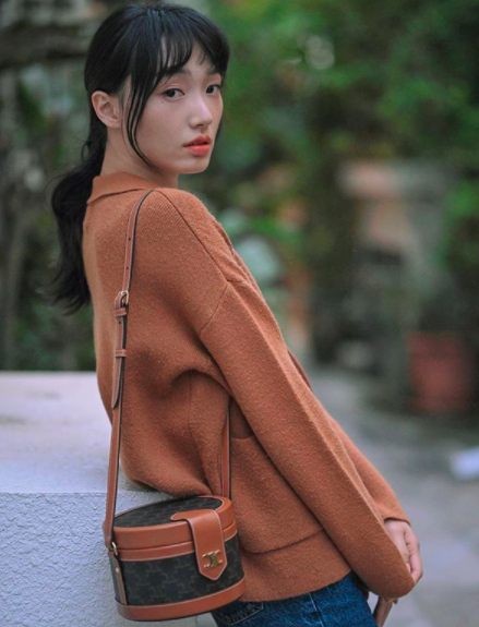 低馬尾:方臉 低馬尾:方臉