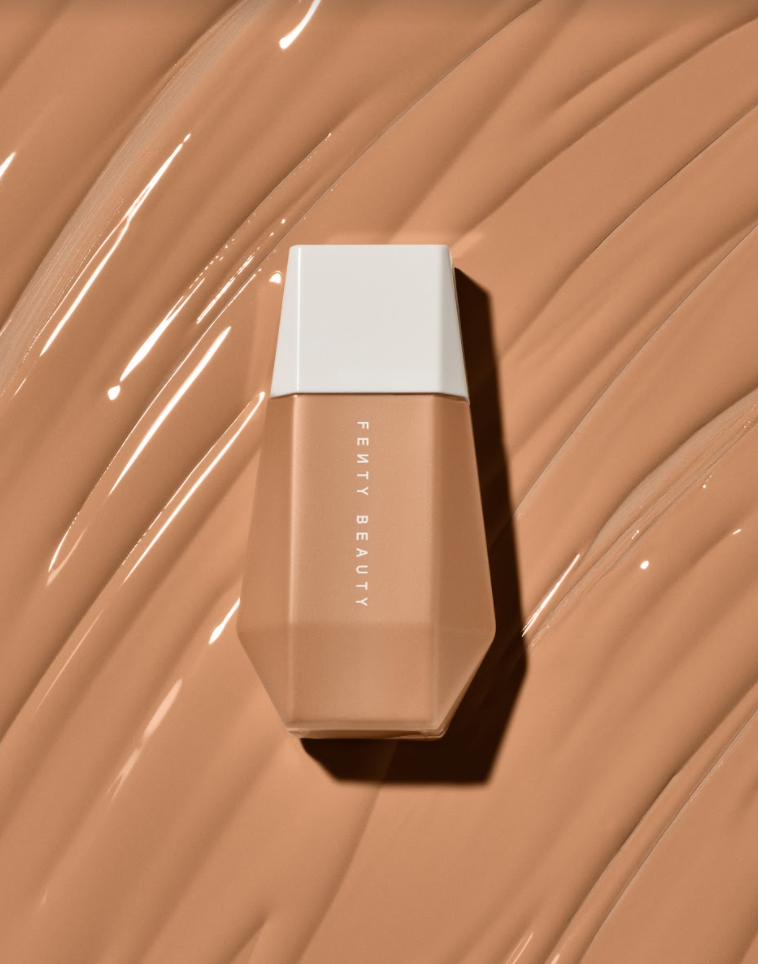 塑造自然細膩日常返工妝容｜Fenty Beauty 推出全新輕顏大師柔光羽感粉底乳
