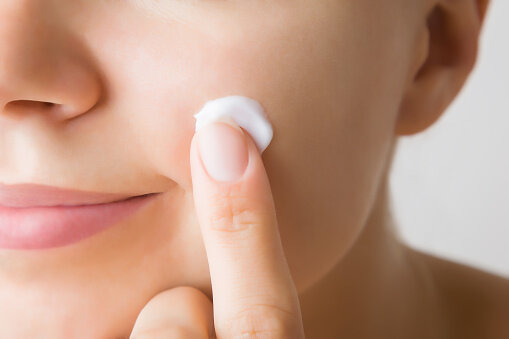 皮膚乾燥痕癢脫皮怎麼辦？10個解決及改善方法｜解構皮膚乾燥原因