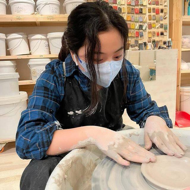 談到劉秀樺（Josephine）的日常，平日除了愛到到咖啡小店外，乖巧的她興趣也十分廣泛。