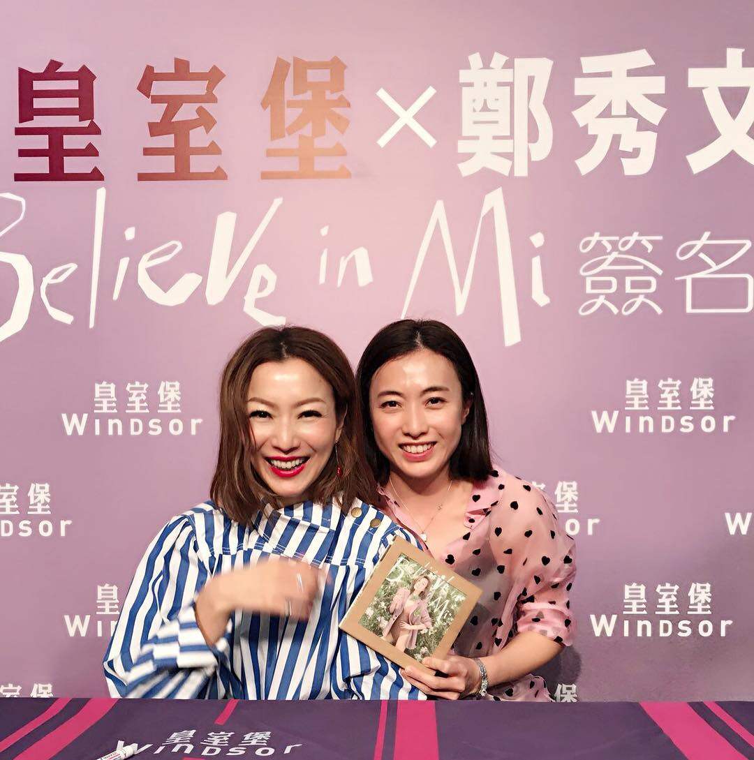 甘比以清雅的妝容搭配八二分界的Long Bob 頭 甘比以清雅的妝容搭配八二分界的Long Bob 頭