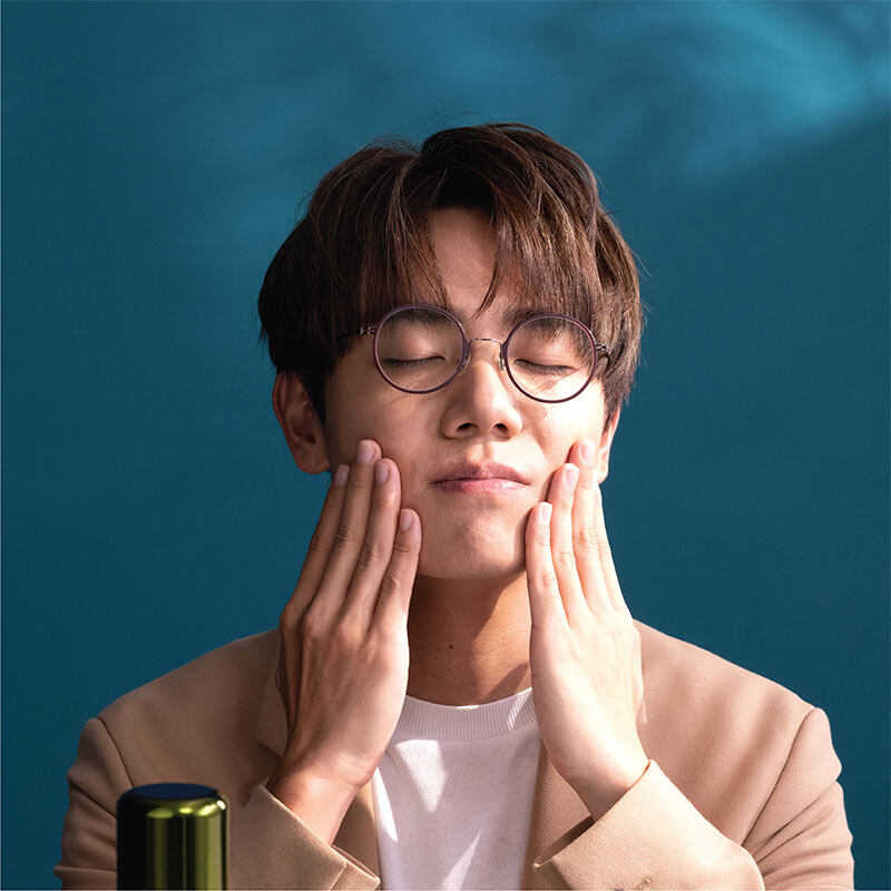 La Mer 海洋精華水蘊含 Miracle BrothTM️ 活膚精華,並糅合 73 種海洋礦物更生酵母 La Mer 海洋精華水蘊含 Miracle BrothTM️ 活膚精華,並糅合 73 種海洋礦物更生酵母