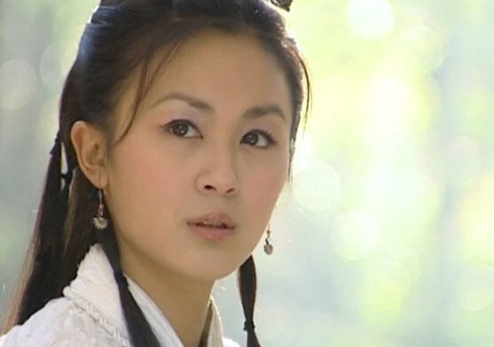 於TVB劇集《大唐雙龍傳》飾演的師妃暄，令人留下深刻印象，當時的造型甚有仙氣。