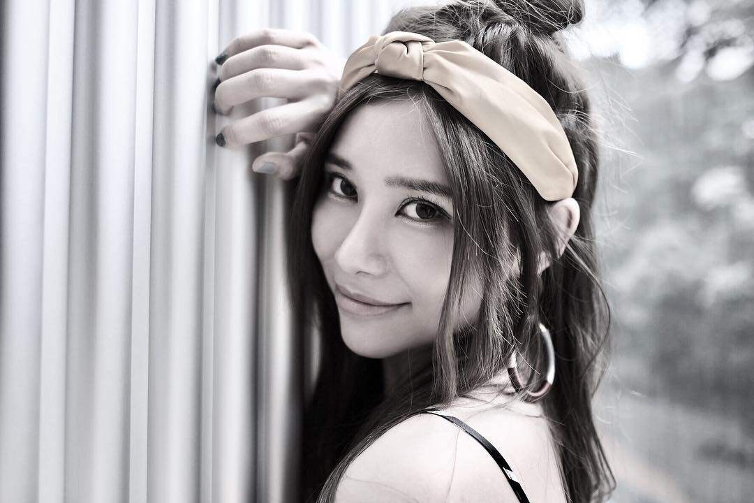 唐貝詩的五官較妹妹唐貝欣更為立體和突出 唐貝詩的五官較妹妹唐貝欣更為立體和突出