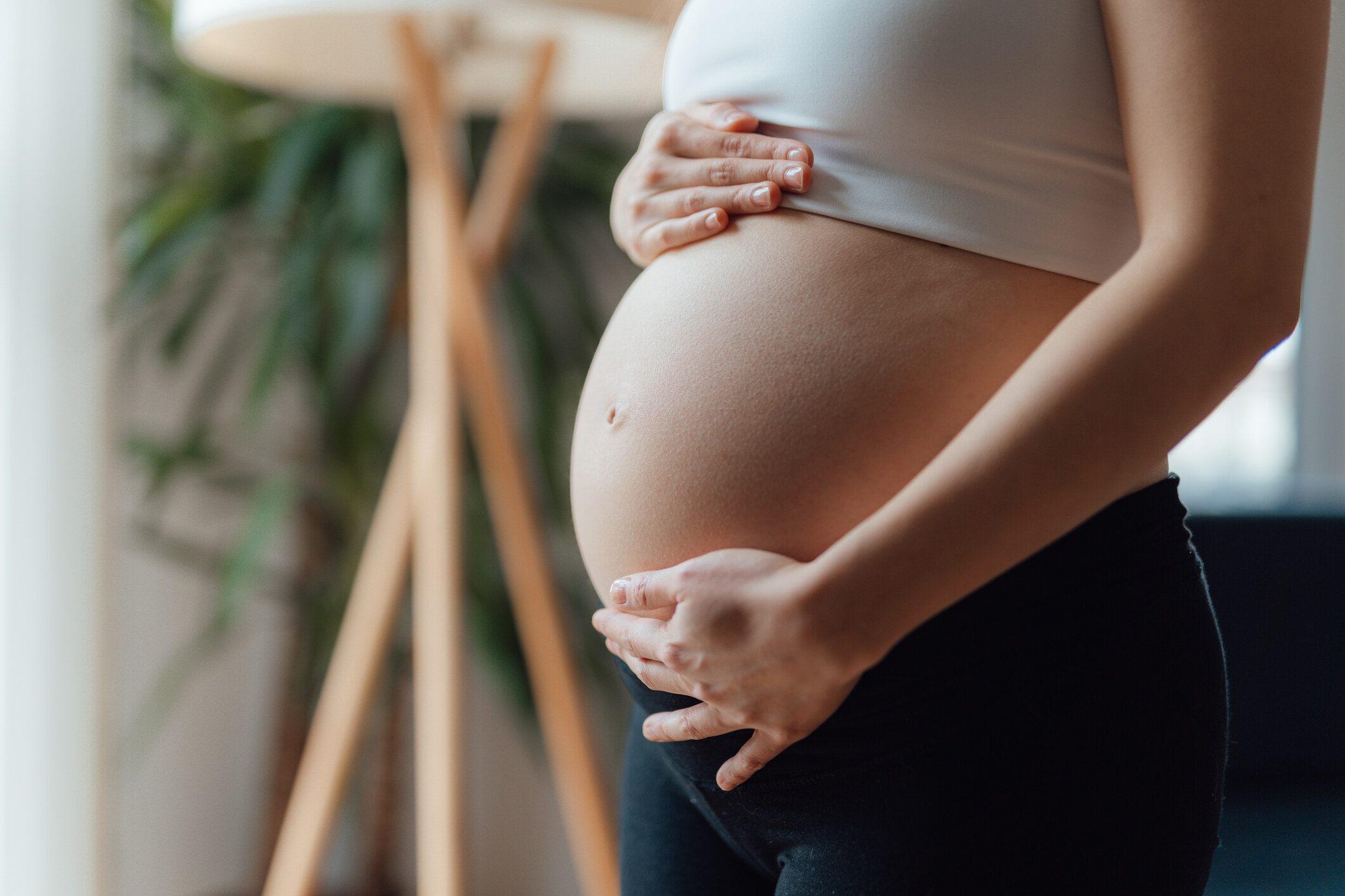 ▲孕婦懷孕期間，體內的荷爾蒙水平會改變，反映在皮膚上，造成色素沉澱，亦即荷爾蒙斑。