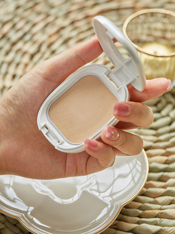 Albion White Powderlesst零粉感無瑕白晳粉餅