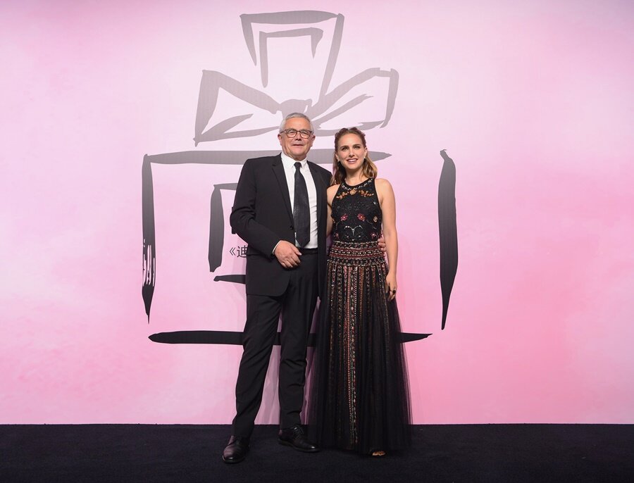 今次編輯更有幸訪問Miss Dior女神Natalie Portman，談談她對於Miss Dior和香氛的睇法。Q: 通