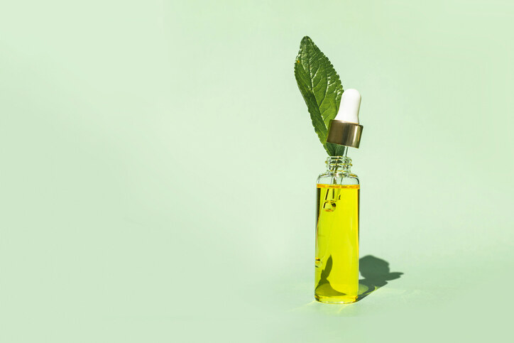額頭暗瘡和暗粒解決方法：使用暗瘡肌適用的護膚品