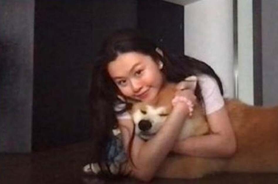 最美星二代沈月罕有公開18歲妹妹沈日近照｜兩女美貌不輸媽媽邱淑貞