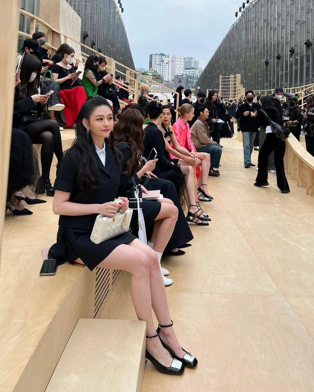 20歲沈月改名Ayla韓國出道｜妹妹沈日近照公開｜兩女美貌不輸媽媽邱淑貞