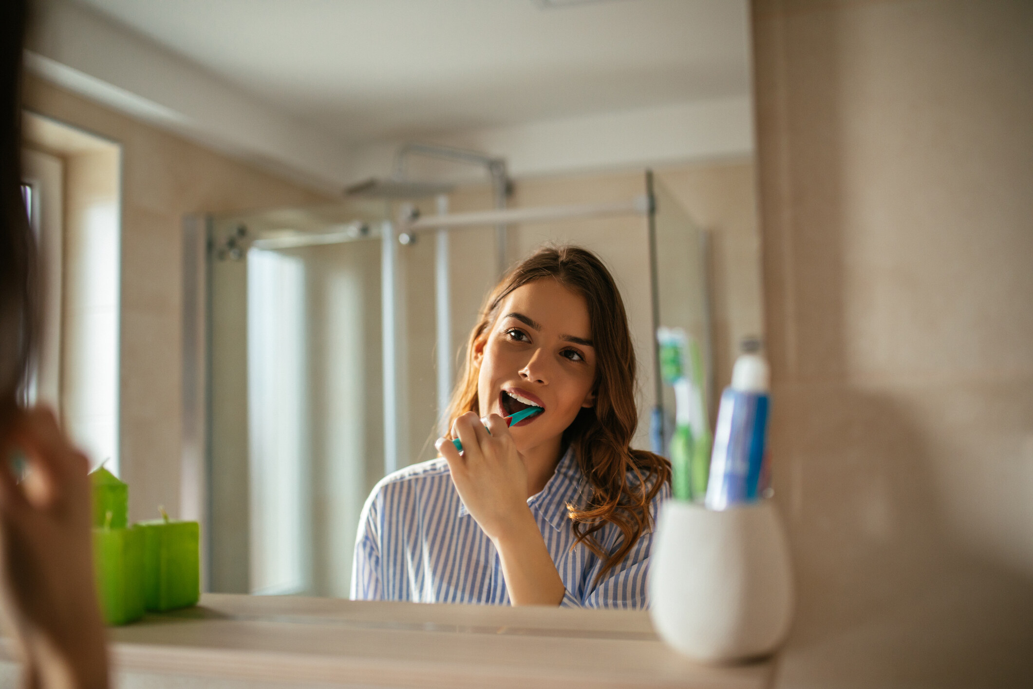 刷牙不能太過用力或太頻繁，因容易導致琺瑯質流失。