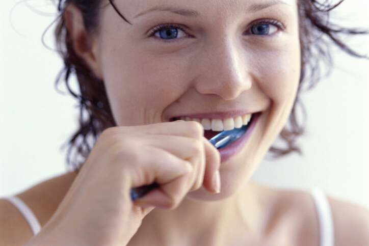 美白牙齒方法7：刷牙持續至少五分鐘