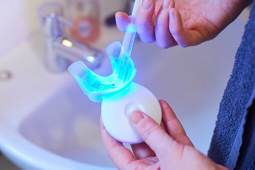 近年來也有不少美白牙齒家用藍光機