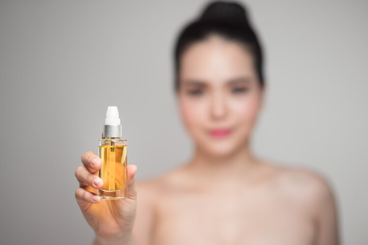 髮膜正確用法:最後別忘了塗上髮尾油 髮膜正確用法:最後別忘了塗上髮尾油