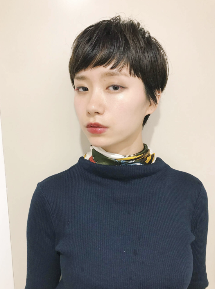 極短髮女生造型：眉上瀏海短髮