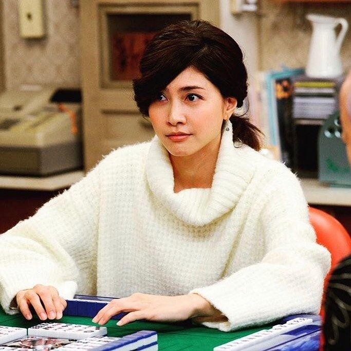 編輯個人覺得內田有紀總是髮型出事，還是爽朗的短髮較適合她呢！